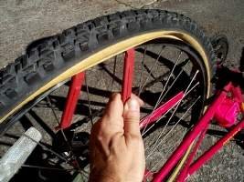 TireLeversInUse.jpg (36313 bytes)